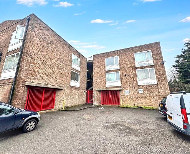 1 Bedroom Flat For Sale In Shackleton Court Whitley Close Stanwell, Staines, TW19