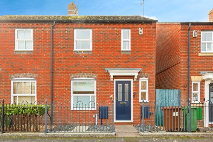 2 Bedroom Semi Detached House For Sale In Prestwold Way, Aylesbury, HP19