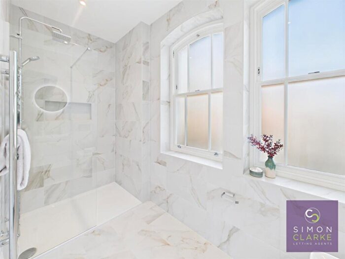 2 Bedroom Apartment To Rent In Woodside Avenue, London, N12