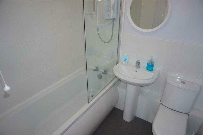 2 Bedroom Apartment To Rent In Mahon Court, Moodiesburn, G69