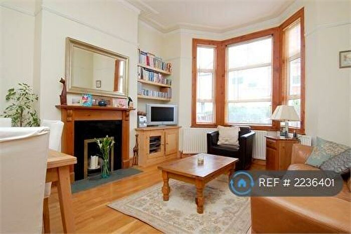 2 Bedroom Flat To Rent In Howard Road, London, NW2