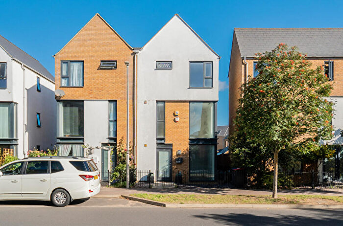 4 Bedroom Semi-Detached House To Rent In Haven Street, Milton Keynes, MK10