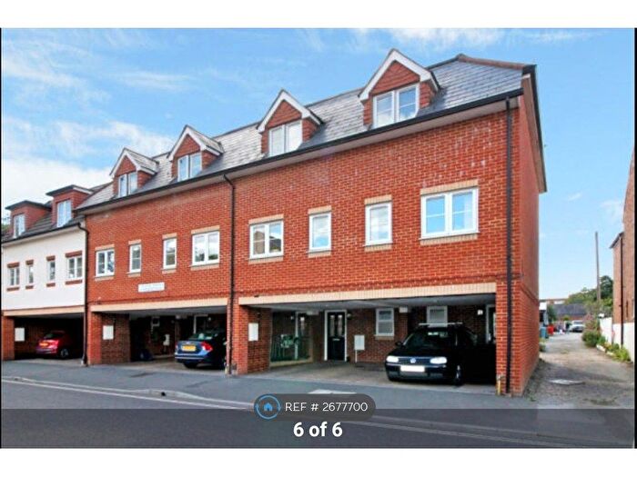 2 Bedroom End Terrace House To Rent In Stone Terrace, Farnborough, GU14