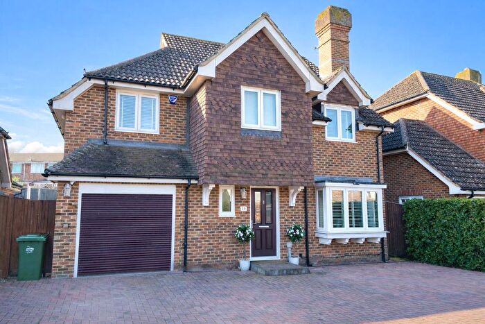 4 Bedroom Detached House For Sale In Stirling Close, Sidcup, DA14