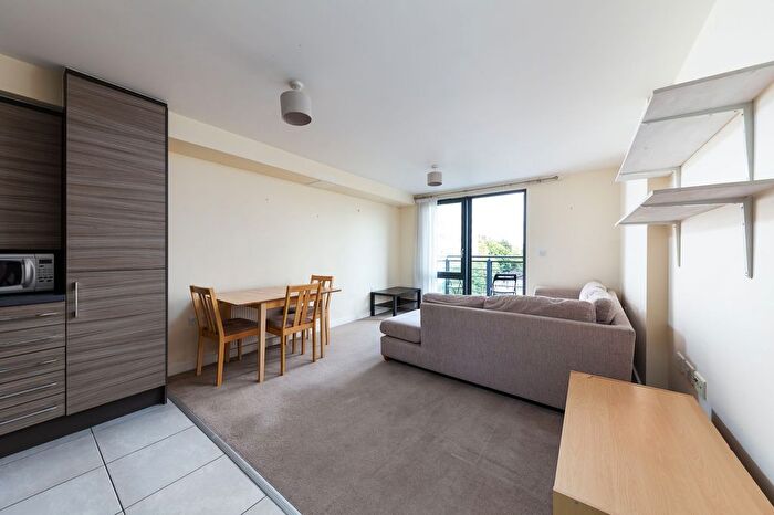 2 Bedroom Flat To Rent In Pooles Park, Hollyfield Pooles Park, N4