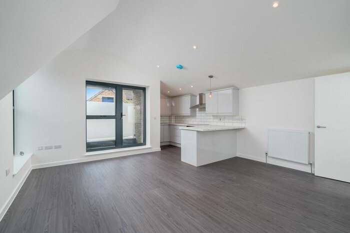 Studio To Rent In Station Garage Mews, Streatham, SW16