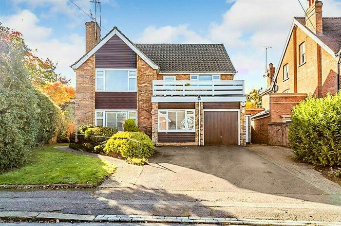 3 Bedroom Flat To Rent In Rosebery Avenue, Harpenden, AL5