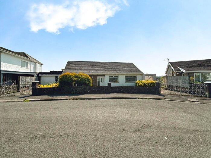 4 Bedroom Detached Bungalow For Sale In Y Llest, Pen-Y-Fai, CF31