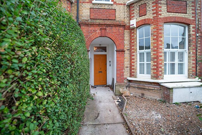 2 Bedroom Flat To Rent In Orlando Road, London, SW4