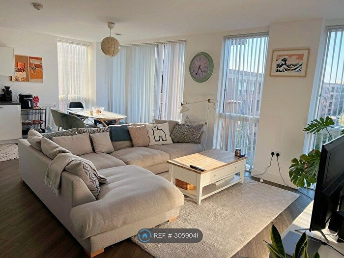 2 Bedroom Flat To Rent In Adenmore Road, London, SE6