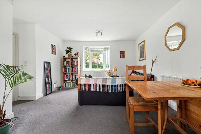 2 Bedroom Flat To Rent In Lynbrook Grove, SE15