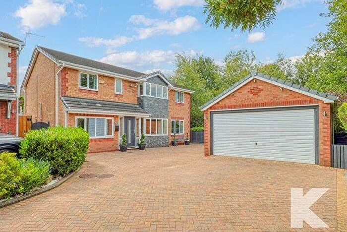 4 Bedroom Detached House For Sale In Badger Close, Rochdale, OL16