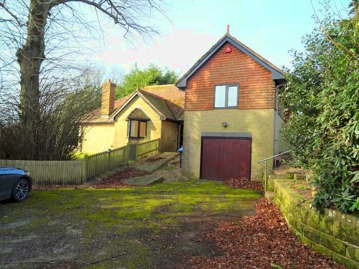 4 Bedroom Detached House To Rent In Turners Hill Road Crawley, RH10