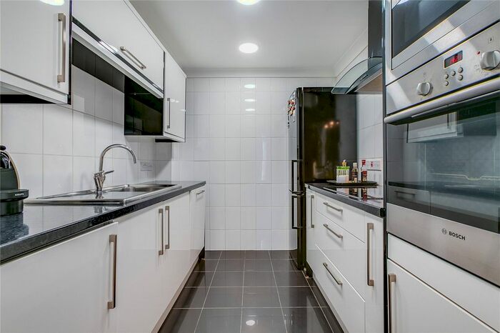 2 Bedroom Flat To Rent In Vauxhall Bridge Road, London, SW1V