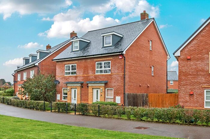 3 Bedroom Semi-Detached House For Sale In Gerard Walk, Westhampnett, PO18