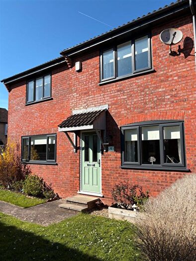 4 Bedroom Semi Detached House For Sale In Buckingham Close, Bridgwater, TA6