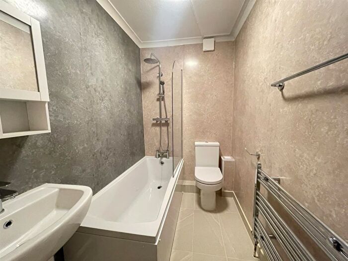1 Bedroom Flat To Rent In Moffat Road, Thornton Heath, CR7
