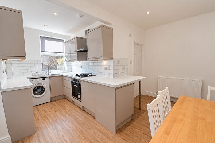 2 Bedroom Flat To Rent In Southfield Road, Chiswick, W4