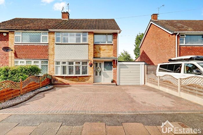 3 Bedroom Semi-Detached House For Sale In West Ridge, Coventry, CV5