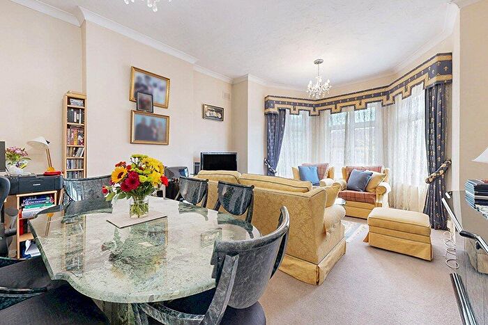 3 Bedroom Maisonette For Sale In Kenton Avenue, Harrow, HA1