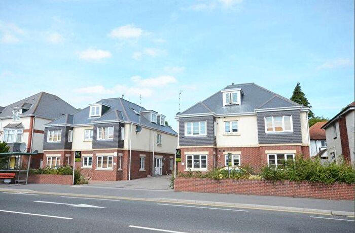 2 Bedroom Flat For Sale In Holdenhurst Road, Bournemouth, BH8