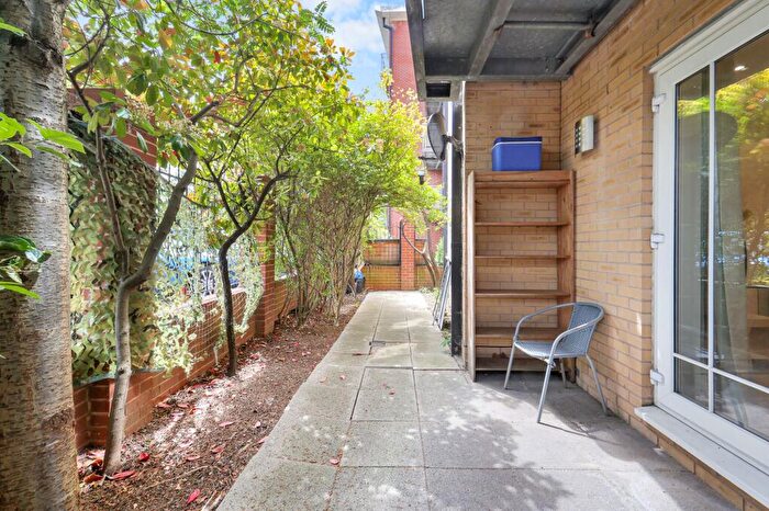 2 Bedroom Flat For Sale In Kirkdale Road, Leytonstone, E11