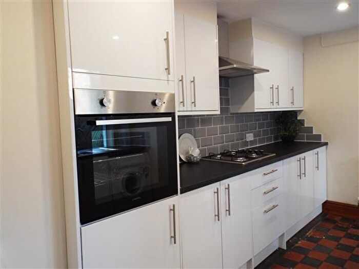5 Bedroom Terraced House To Rent In Carholme Road - Bed, LN1