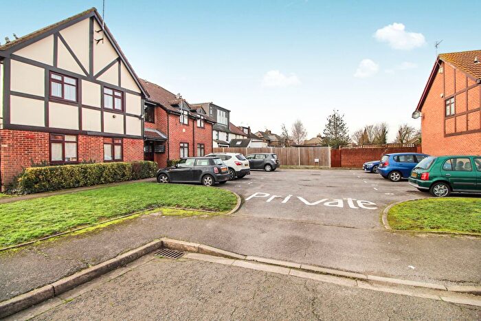 2 Bedroom Flat To Rent In Regents Close, Hayes, Uxbridge, UB4
