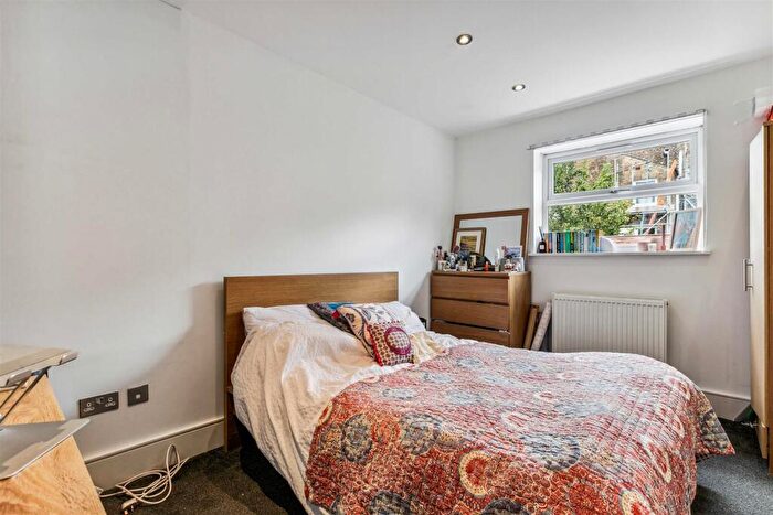 4 Bedroom Flat To Rent In Railton Road, London, SE24