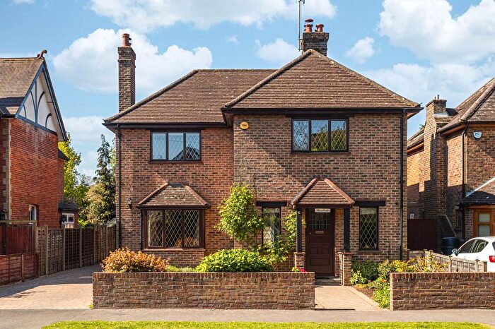 4 Bedroom Detached House For Sale In Ringley Avenue, Horley, RH6