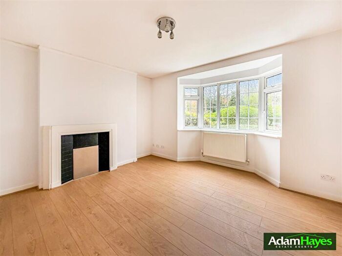 Apartment To Rent In Okehampton Close, North Finchley, N12