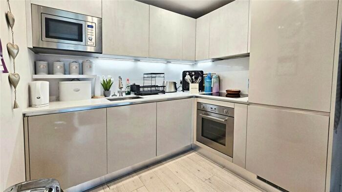 2 Bedroom Apartment For Sale In Wokingham Road, Bracknell, Berkshire, RG42