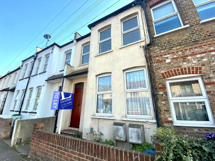 1 Bedroom Flat To Rent In Fairfax Drive, Westcliff-on-Sea, SS0