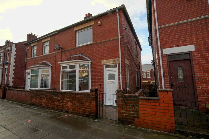3 Bedroom Semi-Detached House To Rent In Ferndene Road, Gateshead, Tyne And Wear, NE8