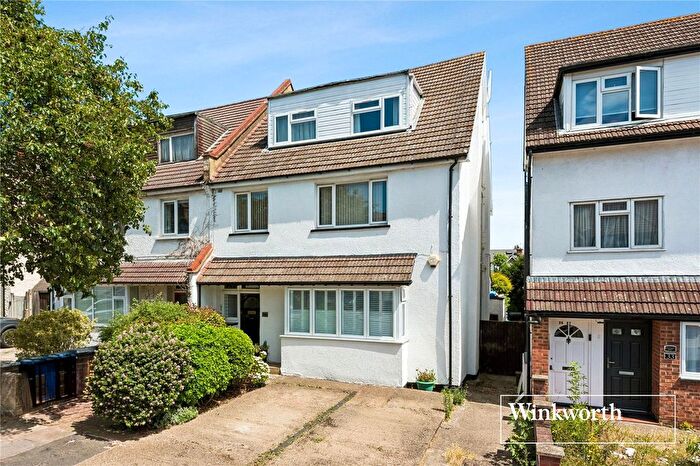 2 Bedroom Flat For Sale In Chislehurst Avenue, North Finchley, London, N12