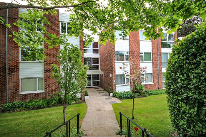 2 Bedroom Flat To Rent In Tewit Well Court, Harrogate, North Yorkshire, HG2