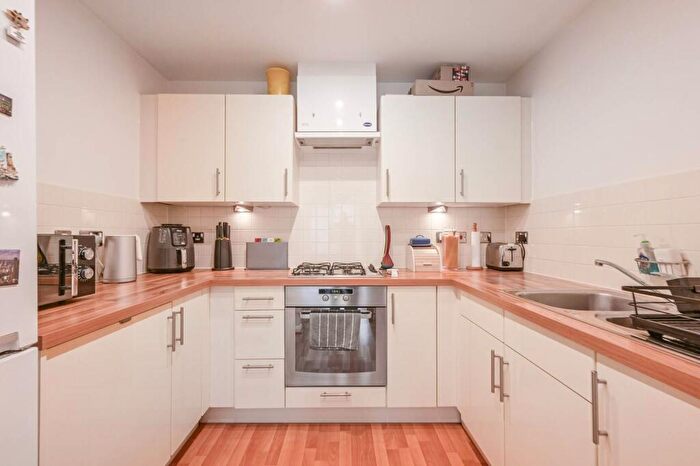 1 Bedroom Flat For Sale In Explorers Court, Canary Wharf, London, E14