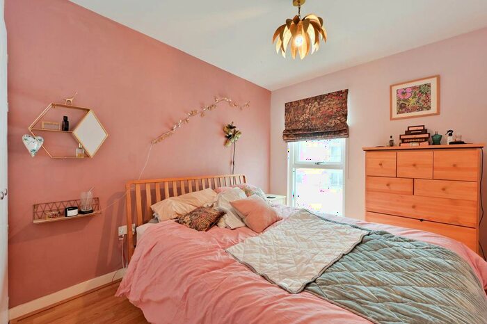 1 Bedroom Flat To Rent In Point Pleasant, Wandsworth, London, SW18