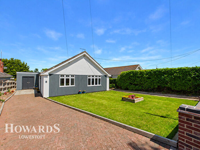 3 Bedroom Detached Bungalow For Sale In Borrow Road, Lowestoft, NR32