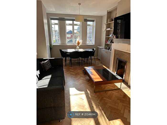 2 Bedroom Flat To Rent In Latymer Court, London, W6