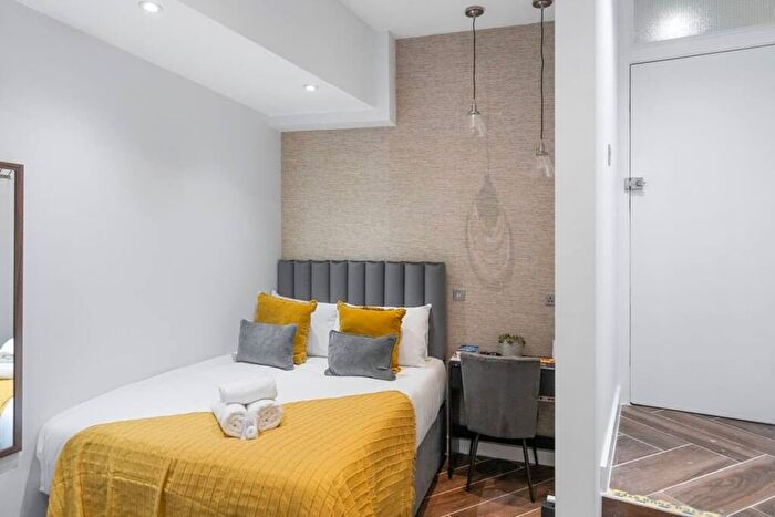 1 Bedroom Studio To Rent In Red Lion Square, London, SW18