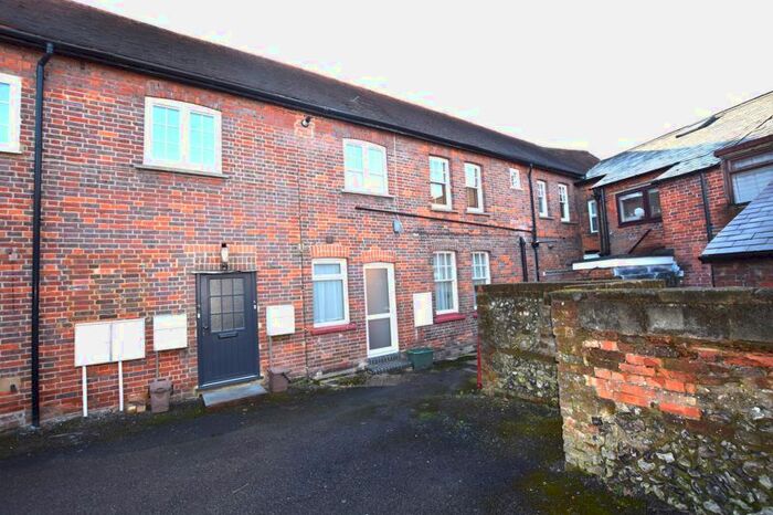 2 Bedroom Flat To Rent In New Road, Princes Risborough, HP27