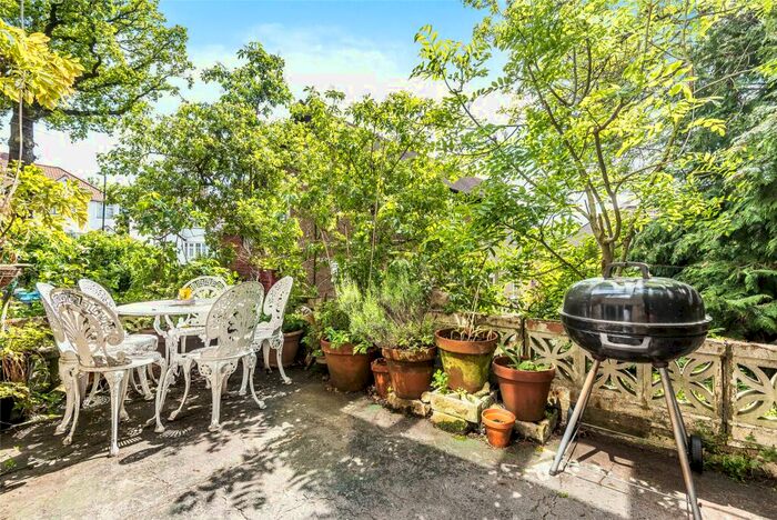 2 Bedroom Apartment For Sale In Stonegate Court, Buck Lane, Kingsbury, NW9