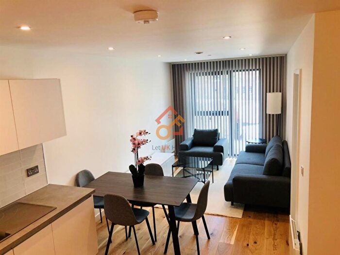 1 Bedroom Flat To Rent In The Axium, Windmill Street, Birmingham, B1