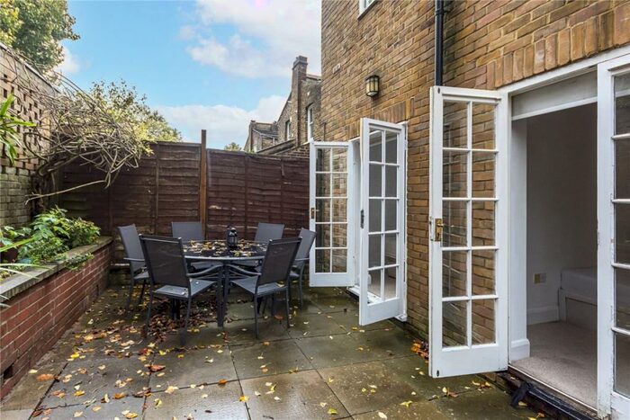 3 Bedroom Apartment To Rent In Dresden Road London, N19