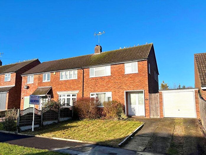 3 Bedroom Semi-Detached House For Sale In Dunston Hill, Tring, HP23