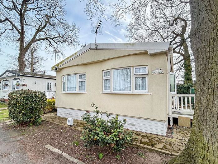 2 Bedroom Park Home For Sale In Sacketts Grove, Jaywick Lane, Clacton-On-Sea, CO16