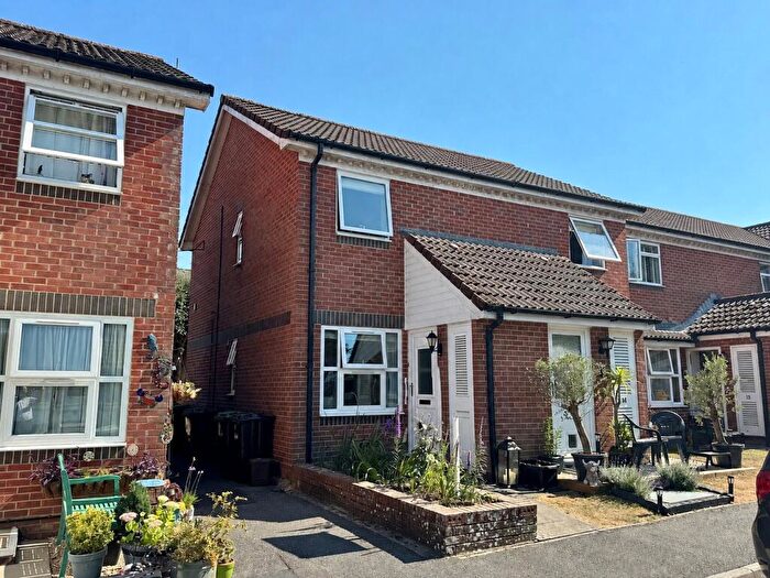 2 Bedroom Apartment For Sale In Floriston Gardens, Ashley, New Milton, Hampshire, BH25