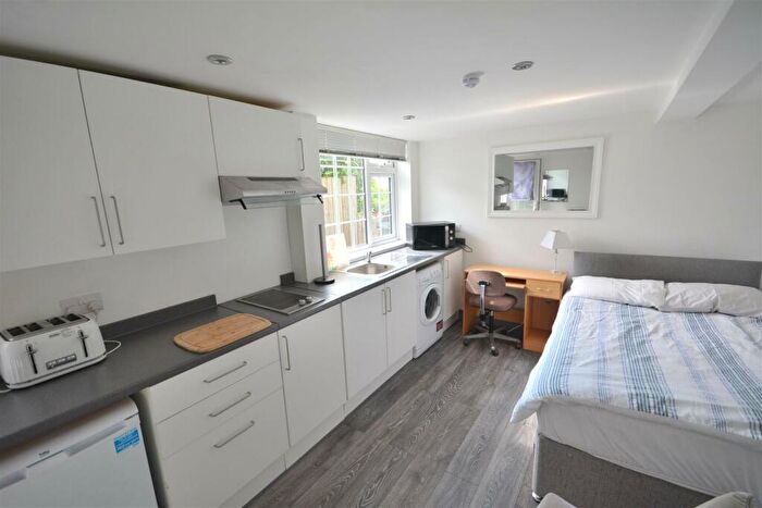 1 Bedroom Apartment To Rent In Brizlincote Lane, Burton-On-Trent, DE15