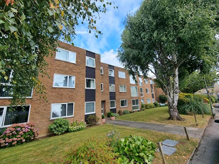 2 Bedroom Apartment For Sale In Cringle Court, Potters Bar, EN6